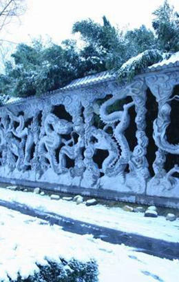 雪天九龙壁