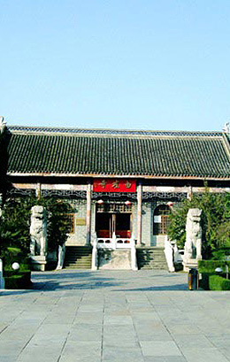 苍松映古寺  环保亦和谐