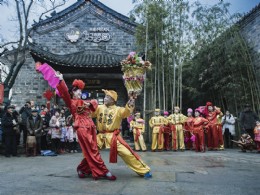 35、闹花灯--王飞